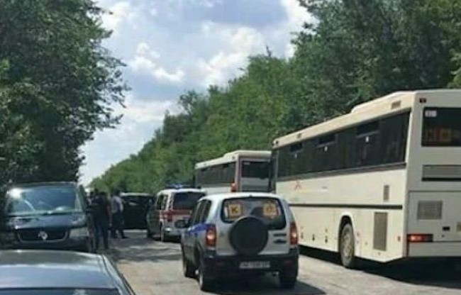 Микроавтобус из кортежа Зеленского попал в ДТП: первые подробности