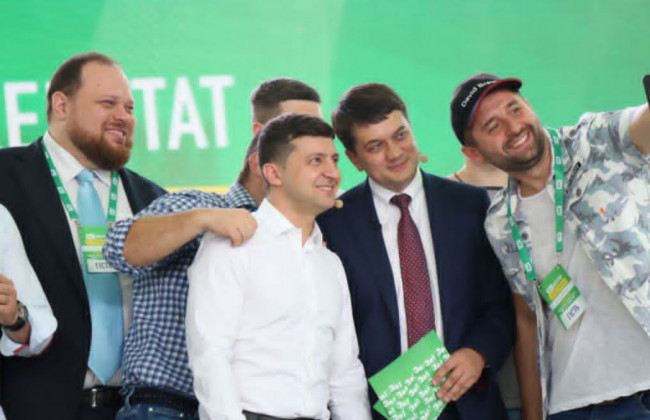 Мирові судді та винагорода за викритих корупціонерів: програма партії «Слуга народу»