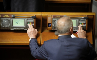 Кнопкодавство в парламенте: рабочие места нардепов оборудуют сенсорными кнопками