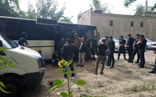 На столичному ринку «Троєщина» виявили 26 неврегульованих мігрантів