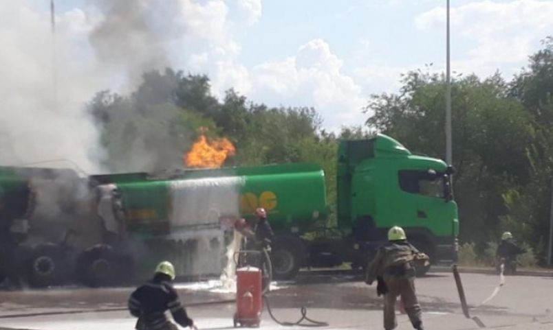 ЧП в Запорожье: на заправке загорелся бензовоз с топливом