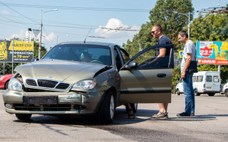 Автомобиль перевернуло в воздухе: в Днепре водители не поделили дорогу