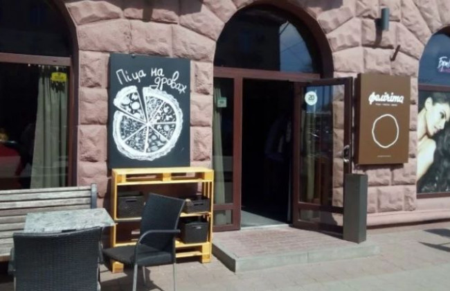 Массовое отравление в пиццерии Луцка: медики госпитализировали пострадавших