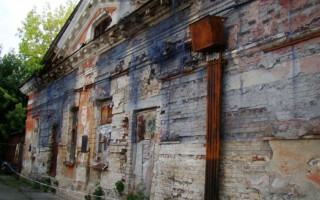 Столичні будинки-привиди почнуть зникати: є подробиці