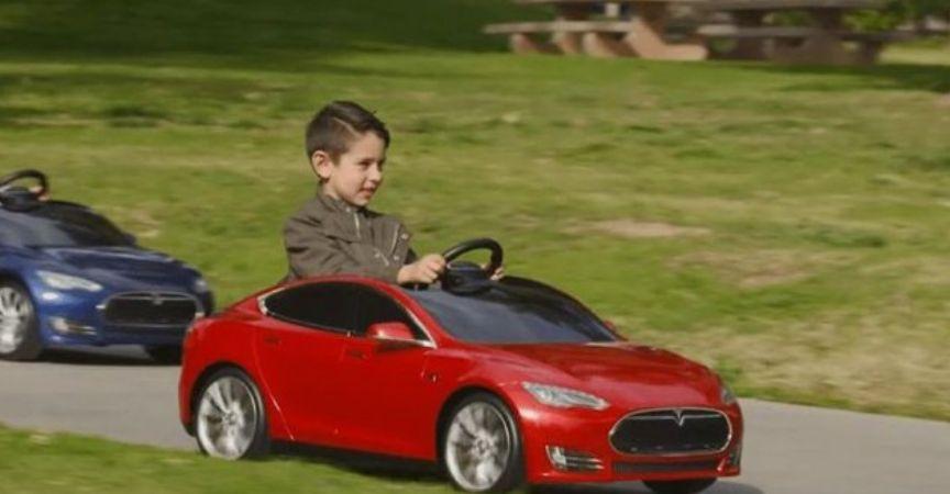 Дети в Диснейленде будут ездить на автомобилях Tesla