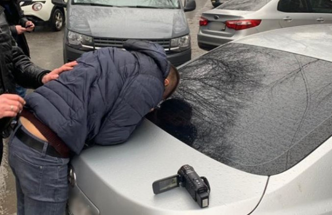 Вимагали хабар від іноземців: у справі працівників СБУ є подробиці