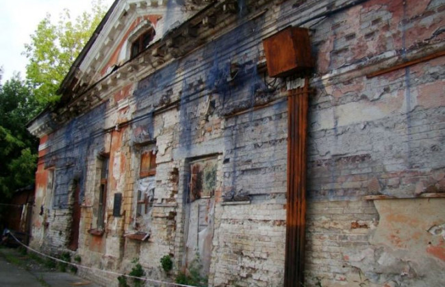 Столичні будинки-привиди почнуть зникати: є подробиці