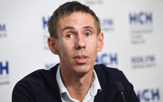 Панин по уши в долгах, а Эд Ширан страдает от психического расстройства: новости шоубиза