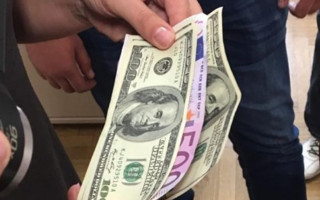 У Києві погорів на хабарі головний податковий ревізор