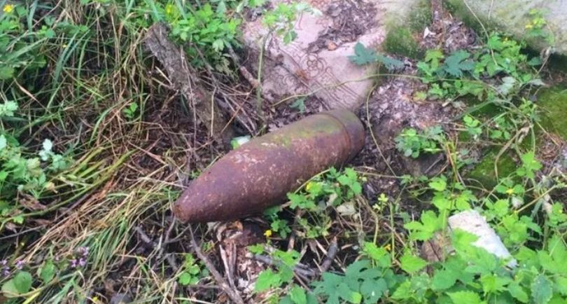 Опасная находка: под Киевом обнаружили артиллерийский снаряд