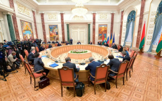 Перемирие на Донбассе и обмен пленными: о чем договорилась контактная группа в Минске