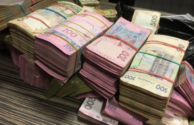 Дерзкое ограбление: полмиллиона гривен украли из авто в Одессе