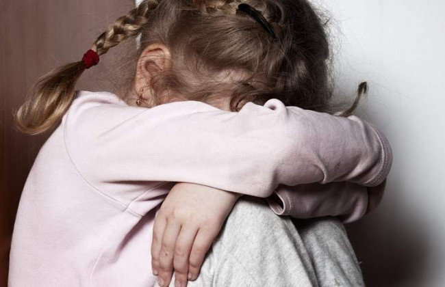 Під Полтавою горе-батько розбещував маленьку доньку: подробиці