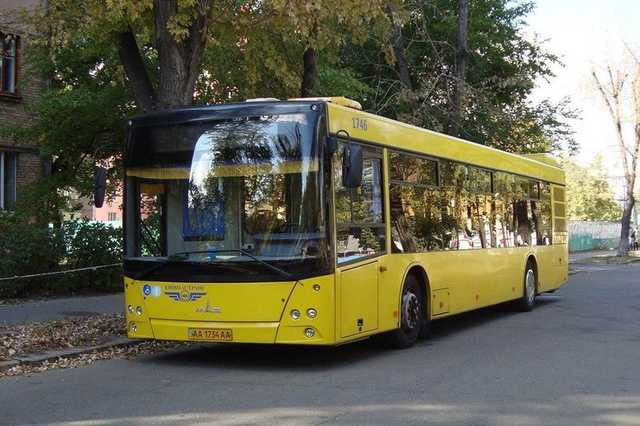 У Києві горів міський автобус, відео