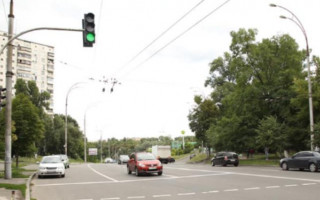 В Киеве начали демонтировать рекламные щиты