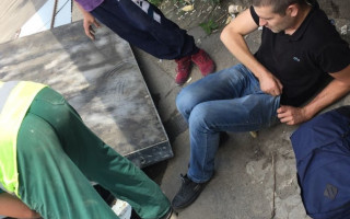 В Киеве возле метро «Святошин» плитой придавило прохожего