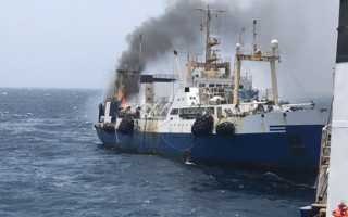 Масштабна пожежа в морі: безвісти зник український моряк