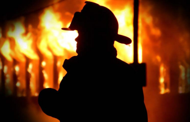 На території виборчої дільниці в Дніпрі спалахнула пожежа: перші подробиці