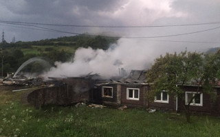 Масштабна пожежа на Закарпатті: невідомі підпалили готельний комплекс