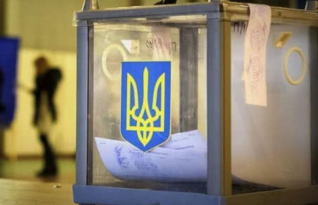 Зухвала жінка проголосувала 10 бюлетенями за раз на Львівщині