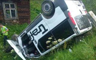 Смертельна ДТП на Львівщині: водій мікроавтобуса в’їхав у зупинку