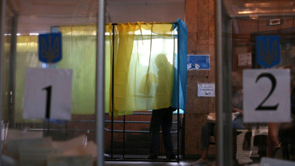 У Львові 94-річна жінка влаштувала 4-годинний скандал на виборчій дільниці