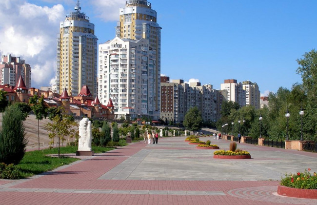 На столичній Оболоні скасували зупинку громадського транспорту: що потрібно знати киянам