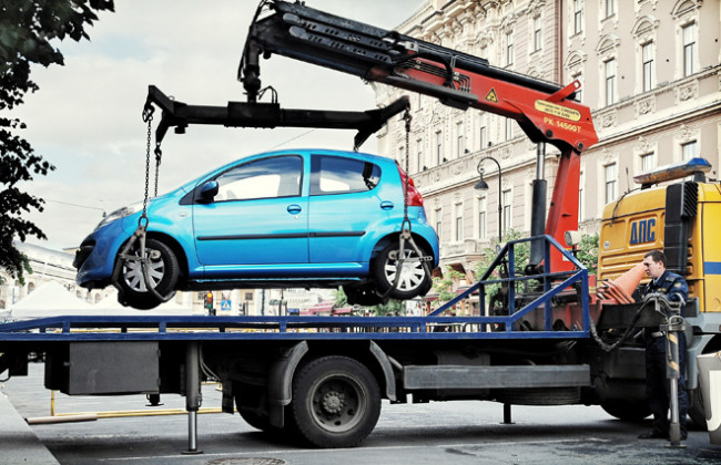 Автівки киян масово евакуюють: що відбувається