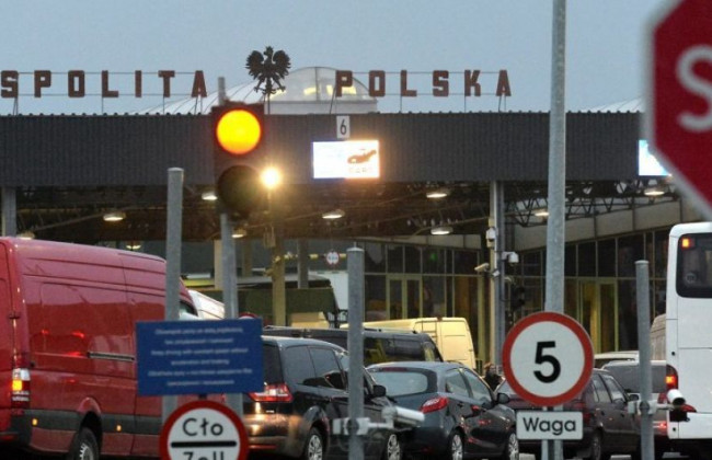 У Польщі затримали українця, який постачав заробітчанам фальшиві документи