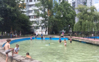 Киян потішили відновленим фонтаном