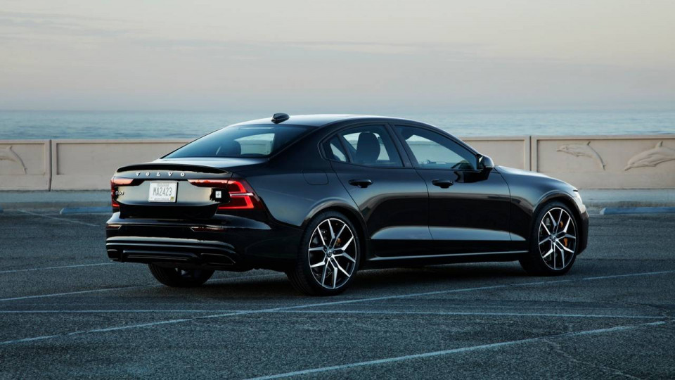 Плавиться і горить: Volvo відкликає всі автівки з дефектом, список моделей