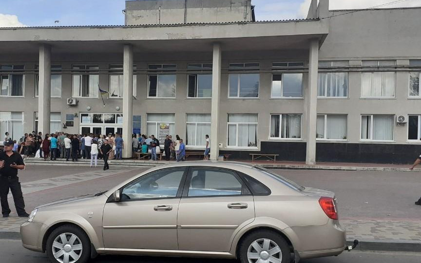 На Київщині члени ДВК складали протоколи про підрахунок голосів в машині
