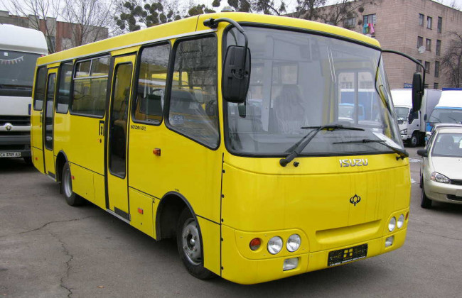 У Києві спалахнула маршрутка, вражаюче відео