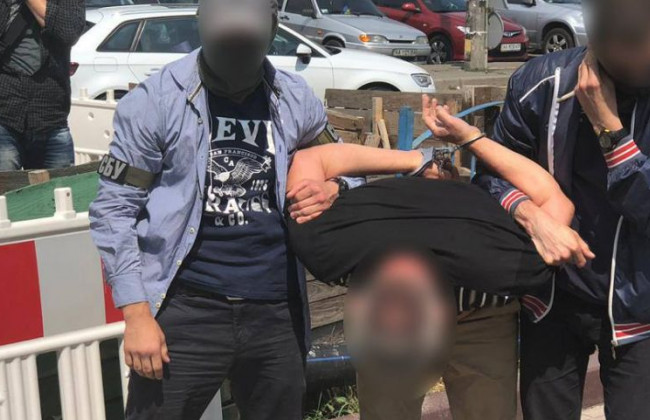 ДБР затримало митника-хабарника: що відомо