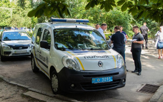 В Киеве из-за приезда полицейских парень вскрыл себе вены и выпрыгнул из окна