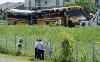 Згоріли вщент: в Канаді зіткнулися два автобуси з дітьми, моторошні фото та відео