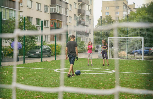 Киян потішили відновленим сквером для дітей, фото
