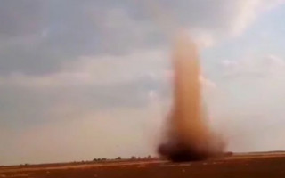 Мощный торнадо зафиксировали под Херсоном: поразительное видео