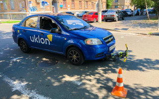 Страшна ДТП у Києві: таксист на швидкості зніс 4-річну дитину