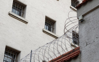 На Тернопільщині жінка намагалася передати в СІЗО наркотики в картоплі