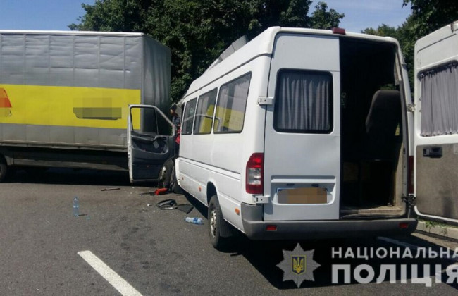 Страшна аварія на Вінничині: двоє людей загинули