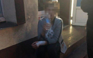 На Полтавщині зухвала дівчина зненацька напала на чоловіка