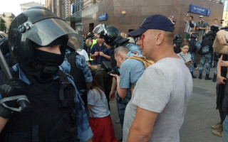 В Москве активисты заявляют о полицейском насилии: задержано почти 640 человек