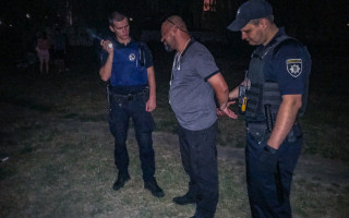 В Киеве бывший боец АТО с ножом напал на компанию отдыхающих