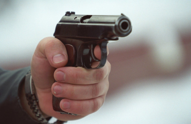 У Чернівцях посеред вулиці відбулась стрілянина, є постраждалі