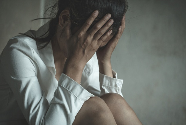 На Харківщині чоловік зґвалтував дівчину в машині: подробиці