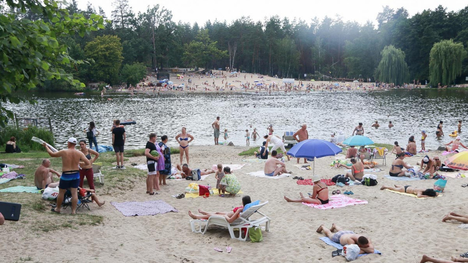 В Киеве водолазы подняли со дна озера тело парня