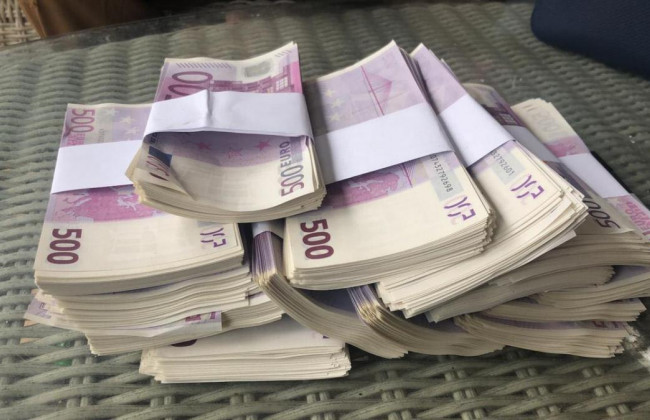 «Накрили» дилерів: у Києві затримали кримінальну групу, що збувала фальшиві євро