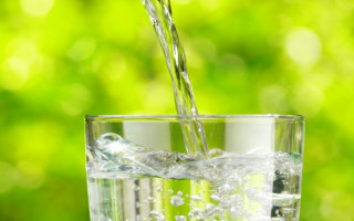 Как пить воду правильно, чтобы не навредить здоровью