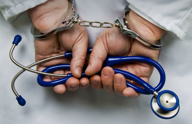 Через лікарську помилку жінка впала в кому: столичний медик постане перед судом